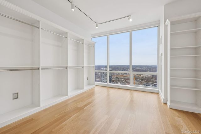 1 Renaissance Square PH5C, White Plains, NY 10601