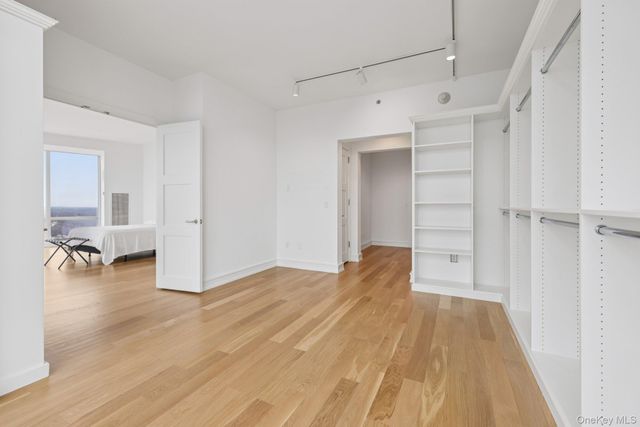 1 Renaissance Square PH5C, White Plains, NY 10601