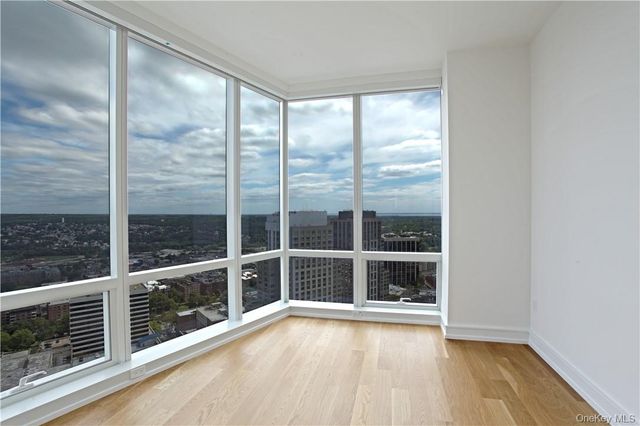 1 Renaissance Square PH5C, White Plains, NY 10601