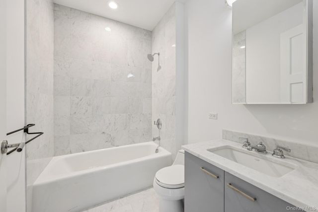 1 Renaissance Square PH5C, White Plains, NY 10601