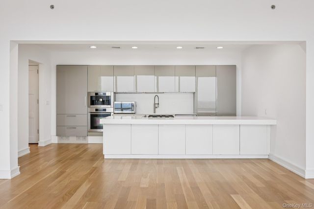 1 Renaissance Square PH5C, White Plains, NY 10601