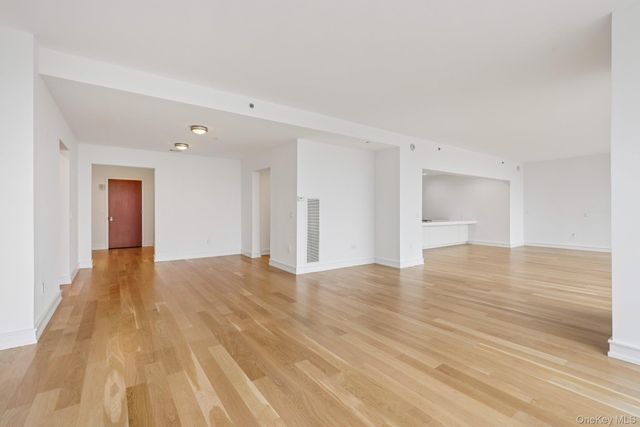 1 Renaissance Square PH5C, White Plains, NY 10601
