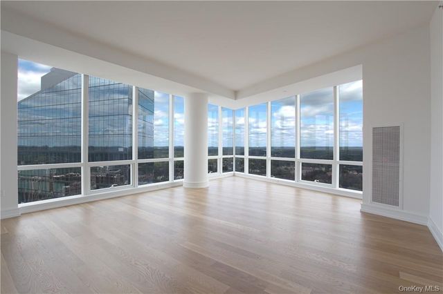 1 Renaissance Square PH5C, White Plains, NY 10601