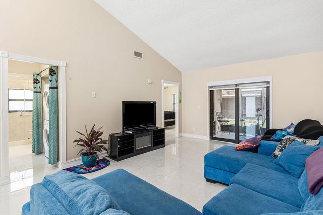 1875 Abbey Road, West Palm Beach, FL 33415