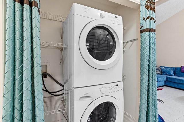 1875 Abbey Road, West Palm Beach, FL 33415