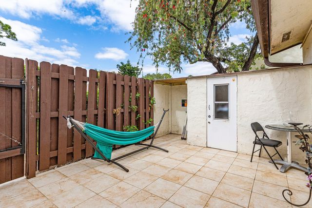 1875 Abbey Road, West Palm Beach, FL 33415