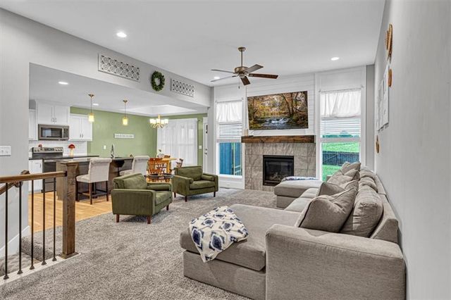 20802 Copper Creek Drive, Peculiar, MO 64078