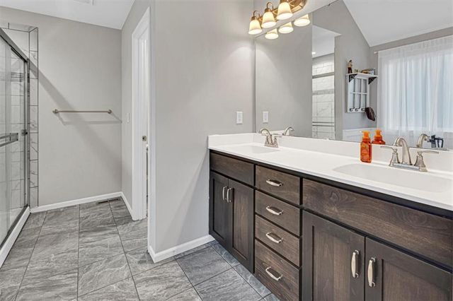 20802 Copper Creek Drive, Peculiar, MO 64078