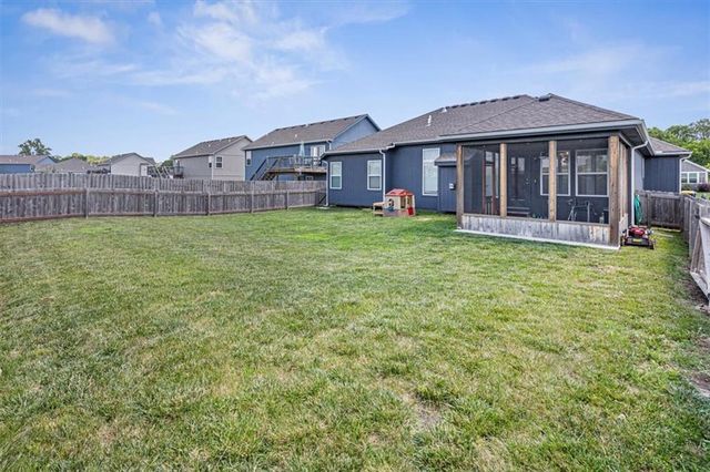 20802 Copper Creek Drive, Peculiar, MO 64078