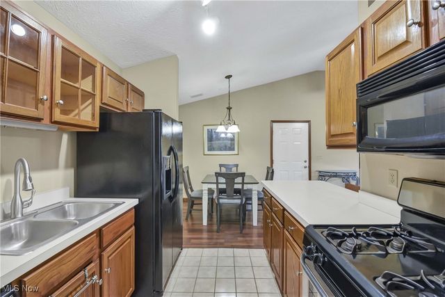 2703 Shakespeare Lane, Avon, OH 44011