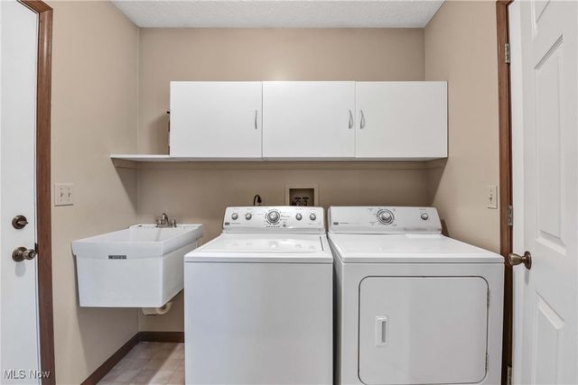 2703 Shakespeare Lane, Avon, OH 44011