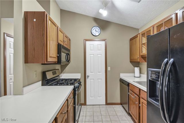 2703 Shakespeare Lane, Avon, OH 44011