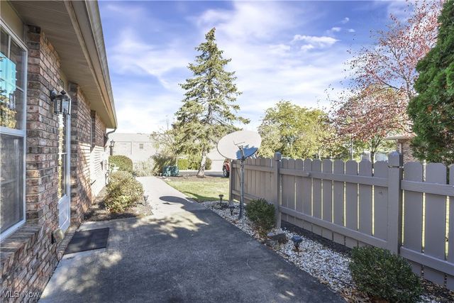 2703 Shakespeare Lane, Avon, OH 44011