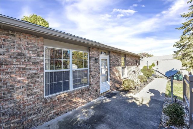 2703 Shakespeare Lane, Avon, OH 44011