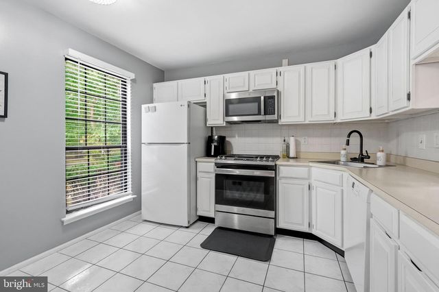 78 SUSSEX PL, Absecon, NJ 08205