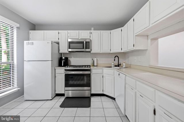 78 SUSSEX PL, Absecon, NJ 08205