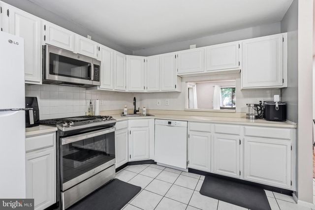 78 SUSSEX PL, Absecon, NJ 08205