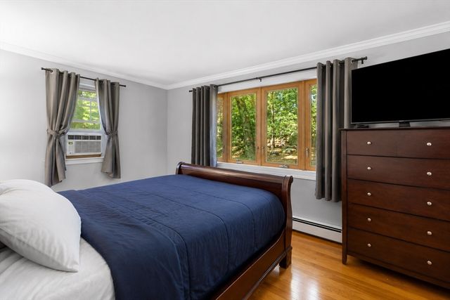165 King Philip St, Weymouth, MA 02190
