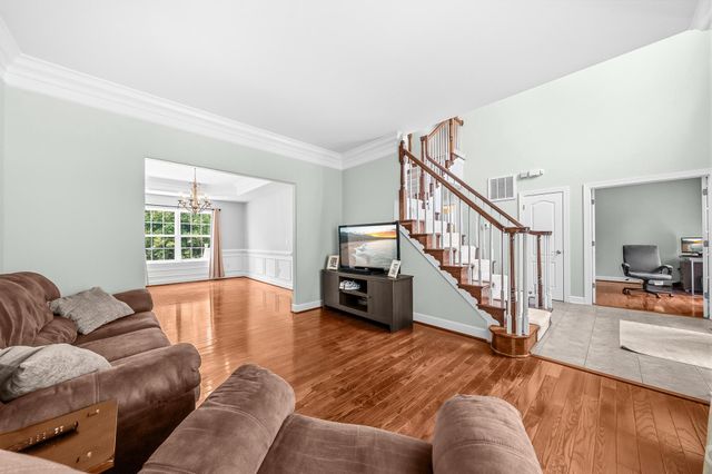 6 TOWERING OAKS DR, Fredericksburg, VA 22405