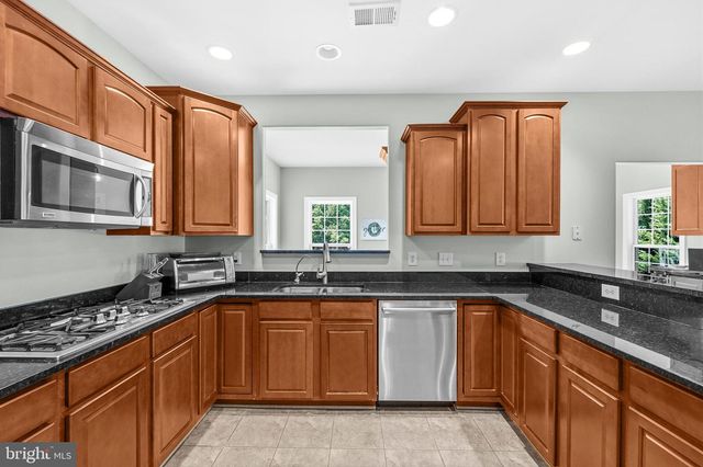6 TOWERING OAKS DR, Fredericksburg, VA 22405