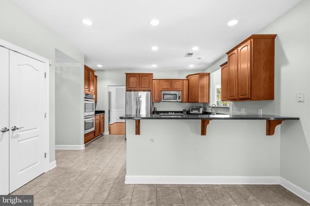 6 TOWERING OAKS DR, Fredericksburg, VA 22405