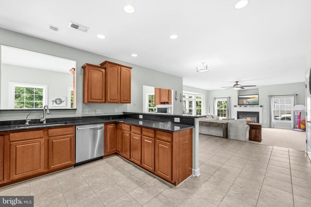6 TOWERING OAKS DR, Fredericksburg, VA 22405
