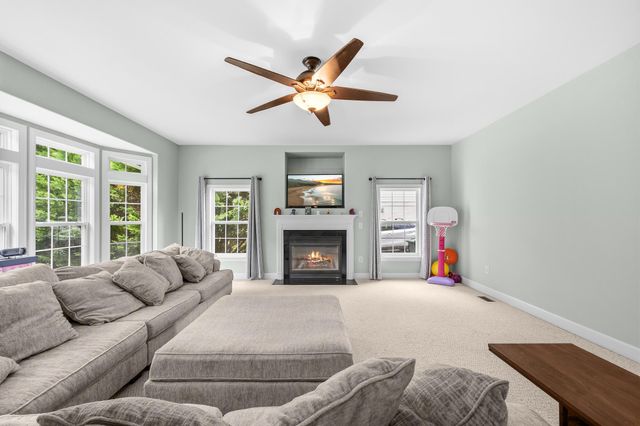 6 TOWERING OAKS DR, Fredericksburg, VA 22405