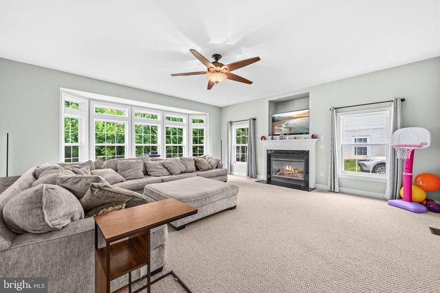 6 TOWERING OAKS DR, Fredericksburg, VA 22405