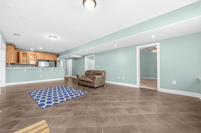 6 TOWERING OAKS DR, Fredericksburg, VA 22405