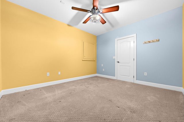 6 TOWERING OAKS DR, Fredericksburg, VA 22405