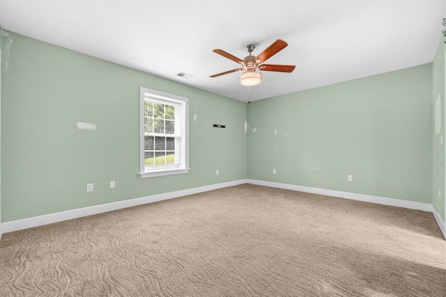 6 TOWERING OAKS DR, Fredericksburg, VA 22405