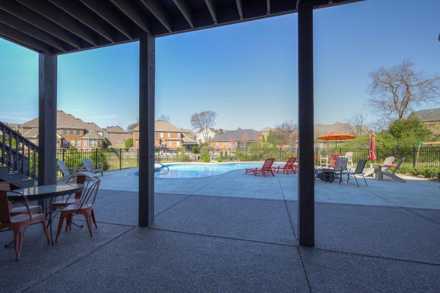 1014 Keeneland Dr, Gallatin, TN 37066