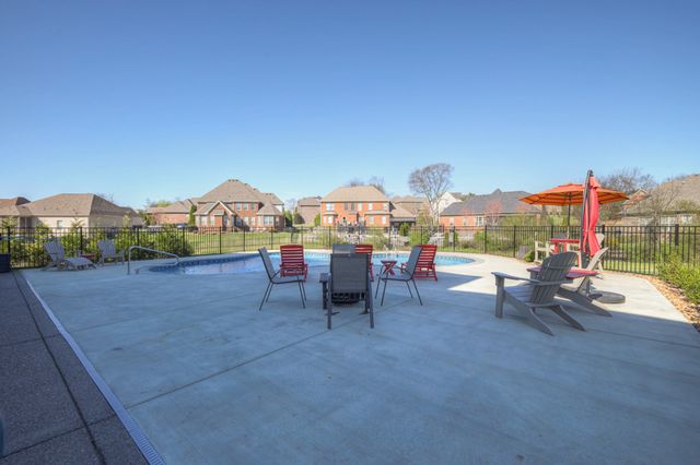 1014 Keeneland Dr, Gallatin, TN 37066