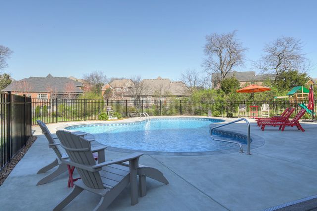 1014 Keeneland Dr, Gallatin, TN 37066