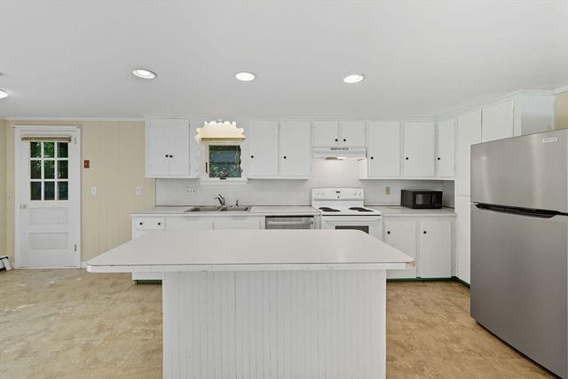 59 Hope Ln, Dennis, MA 02638