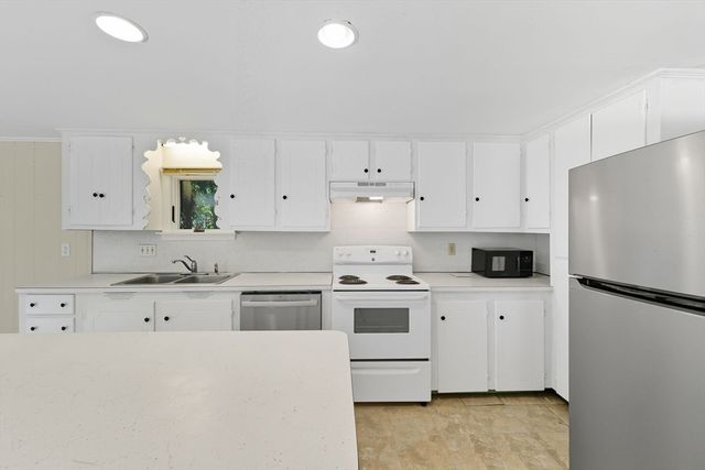 59 Hope Ln, Dennis, MA 02638