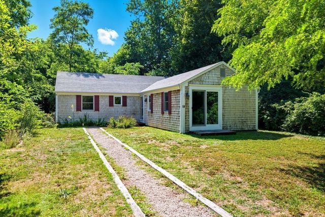 59 Hope Ln, Dennis, MA 02638
