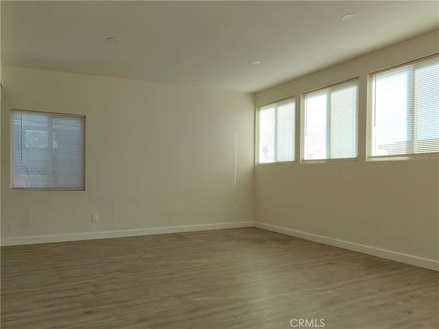 960 E Columbia Avenue, Pomona, CA 91767