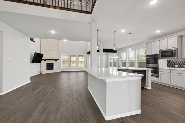 15302 Spring Lake Avenue, Mont Belvieu, TX 77523