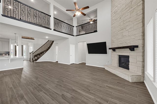 15302 Spring Lake Avenue, Mont Belvieu, TX 77523