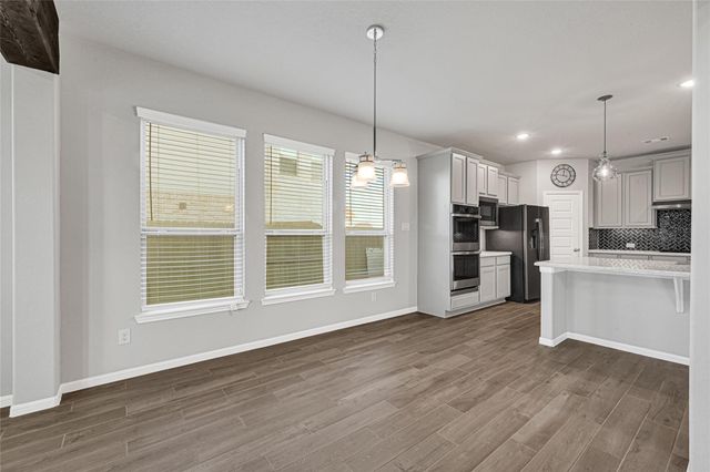 15302 Spring Lake Avenue, Mont Belvieu, TX 77523