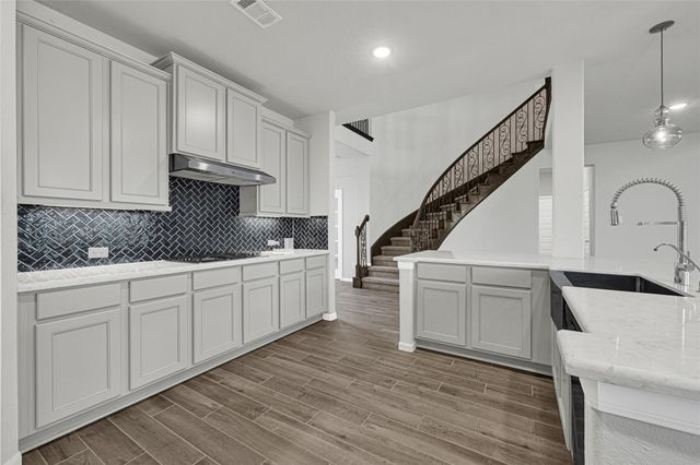 15302 Spring Lake Avenue, Mont Belvieu, TX 77523