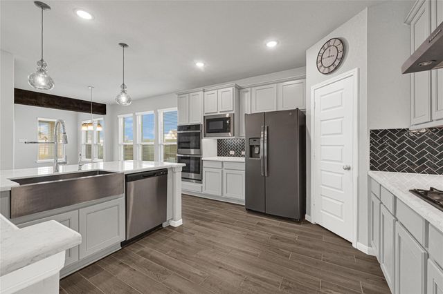 15302 Spring Lake Avenue, Mont Belvieu, TX 77523