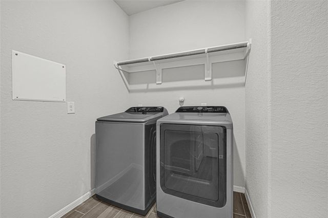 15302 Spring Lake Avenue, Mont Belvieu, TX 77523