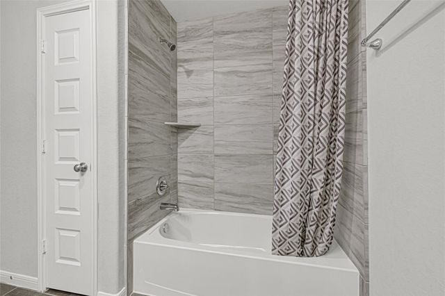 15302 Spring Lake Avenue, Mont Belvieu, TX 77523