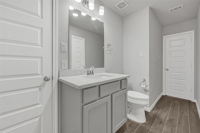 15302 Spring Lake Avenue, Mont Belvieu, TX 77523