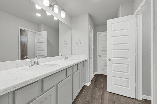 15302 Spring Lake Avenue, Mont Belvieu, TX 77523