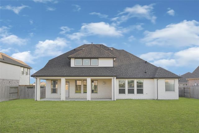 15302 Spring Lake Avenue, Mont Belvieu, TX 77523