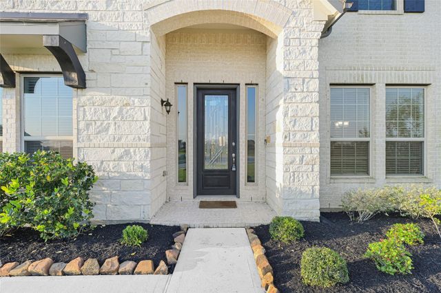 15302 Spring Lake Avenue, Mont Belvieu, TX 77523