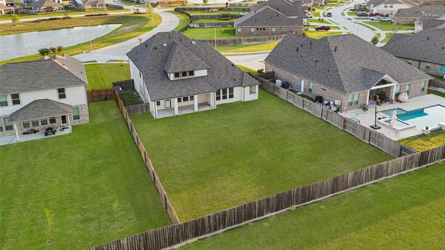 15302 Spring Lake Avenue, Mont Belvieu, TX 77523